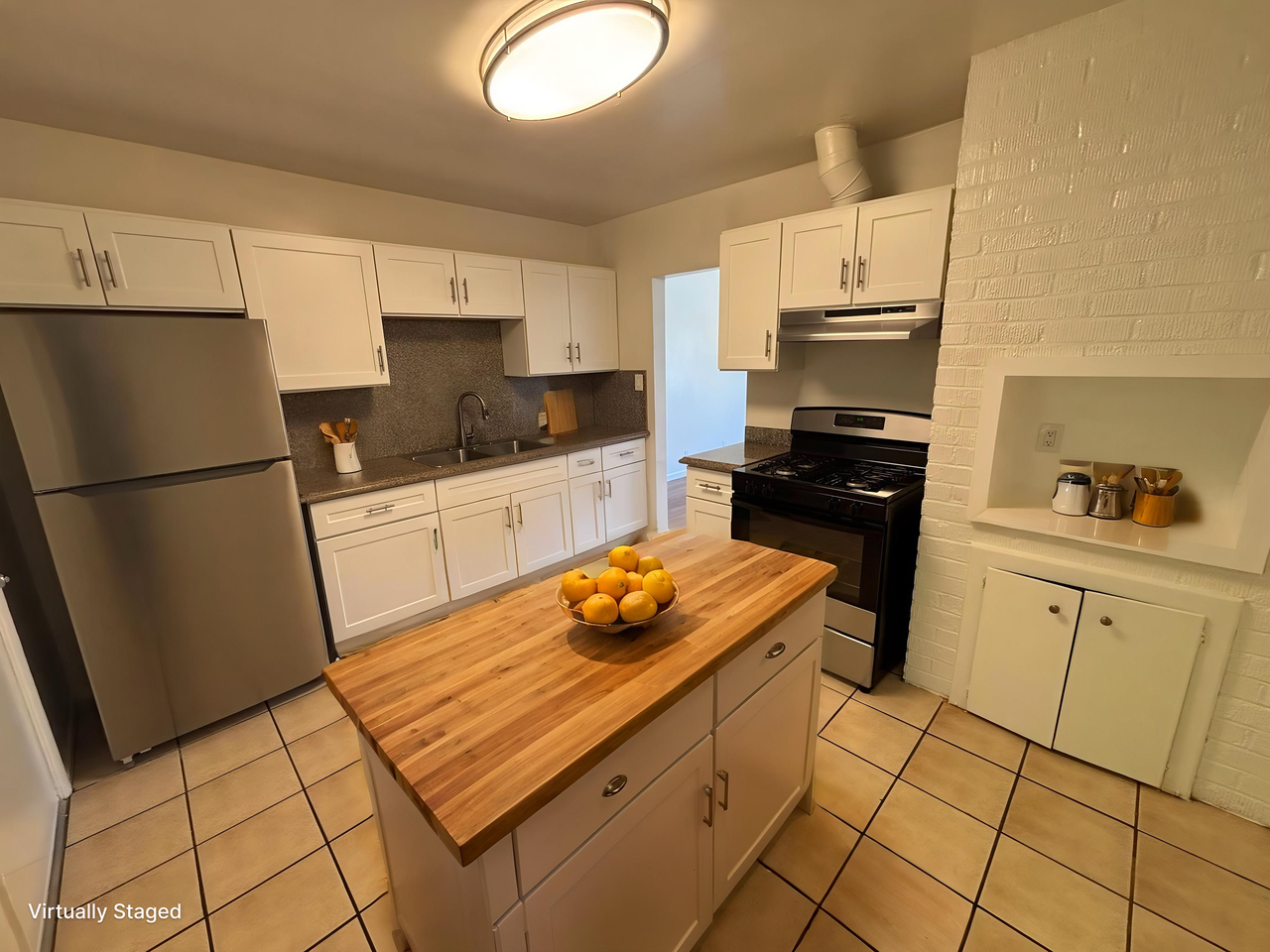13233 Kornblum Avenue - Photo 3 of 12