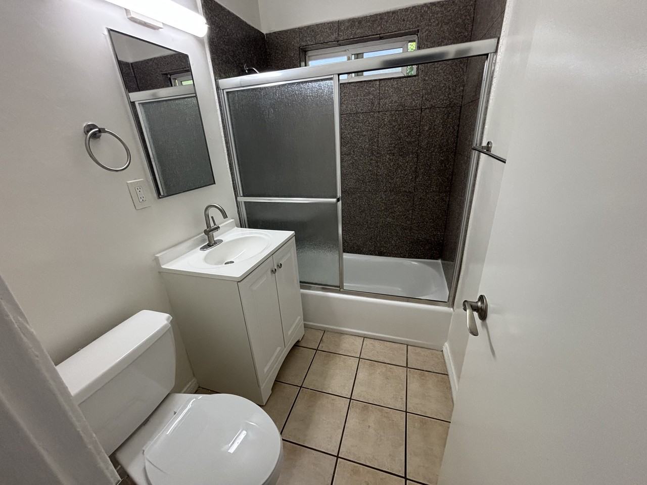 13233 Kornblum Avenue - Photo 5 of 12