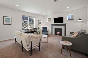 featured image of 2995 Ne Quiet Canyon Dr
