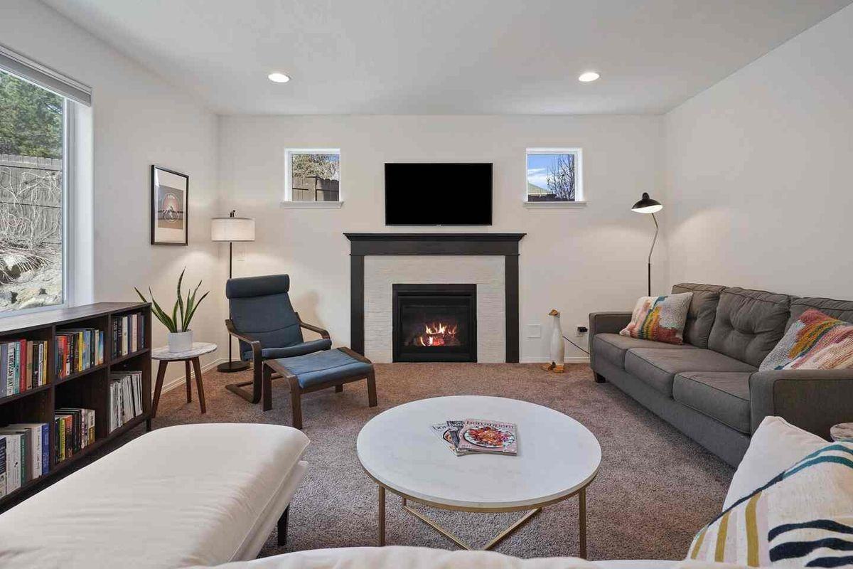 2995 Ne Quiet Canyon Dr - Photo 2 of 16