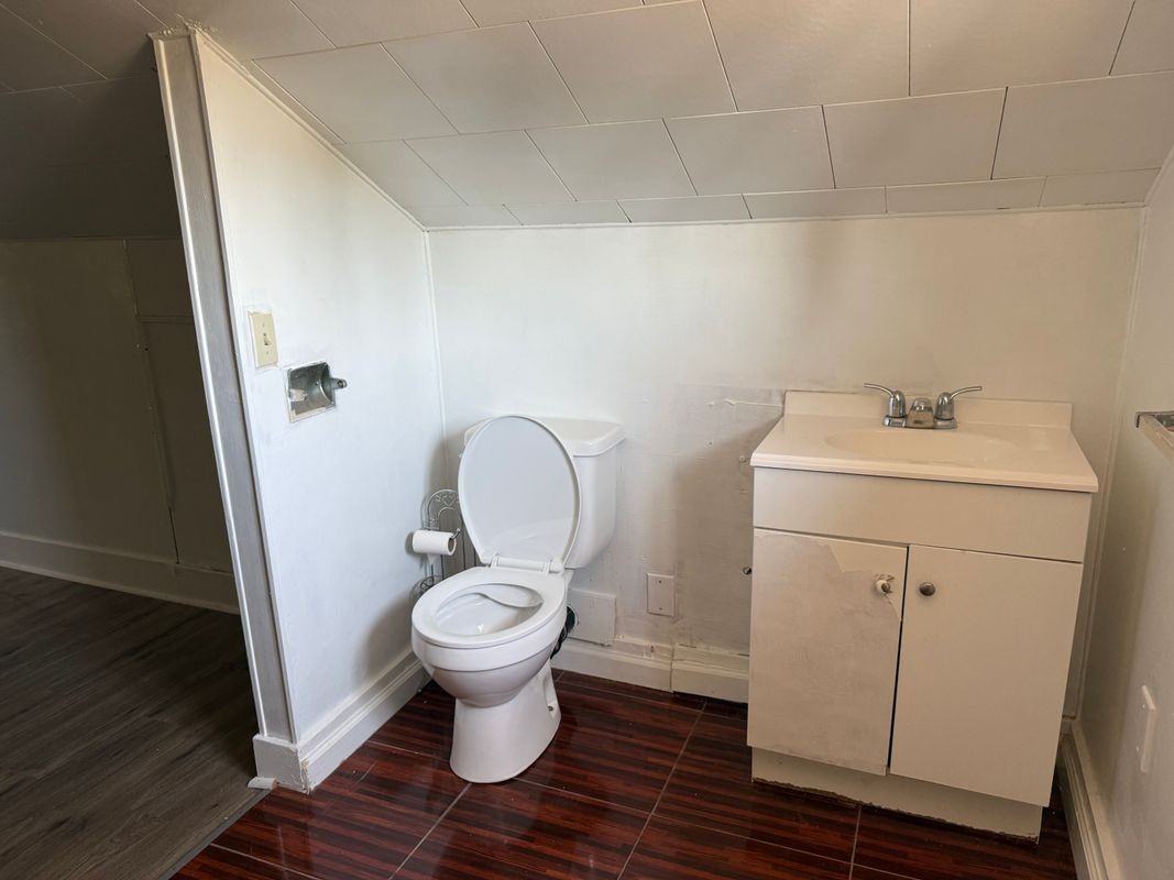 659 Elm St - Photo 6 of 9