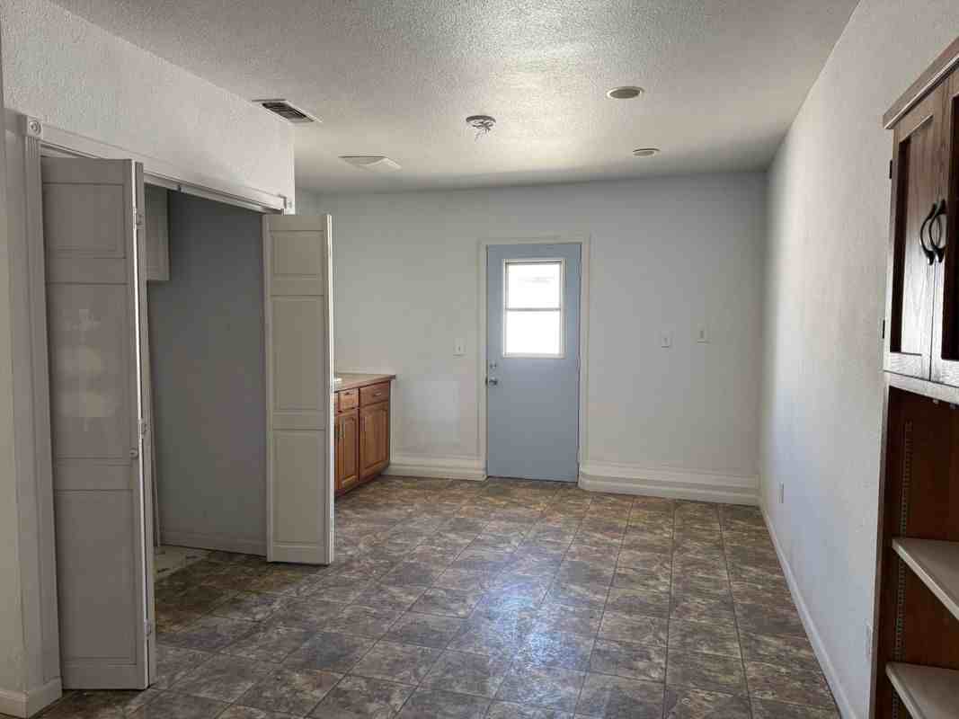 879 Baywood St - Photo 2 of 9