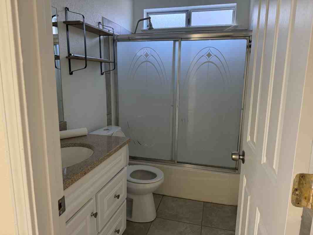 879 Baywood St - Photo 3 of 9