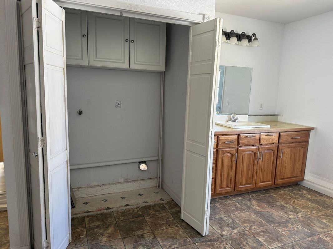 879 Baywood St - Photo 4 of 9