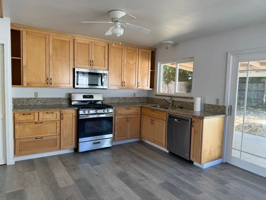 879 Baywood St - Photo 5 of 9