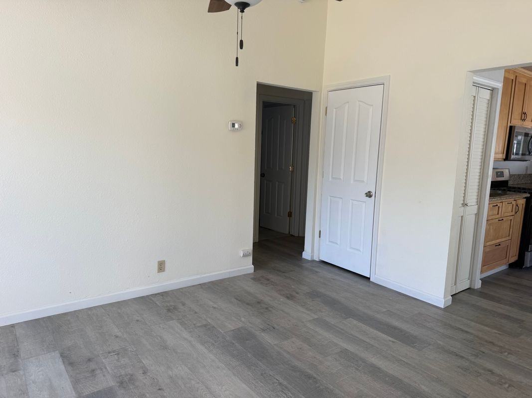 879 Baywood St - Photo 6 of 9