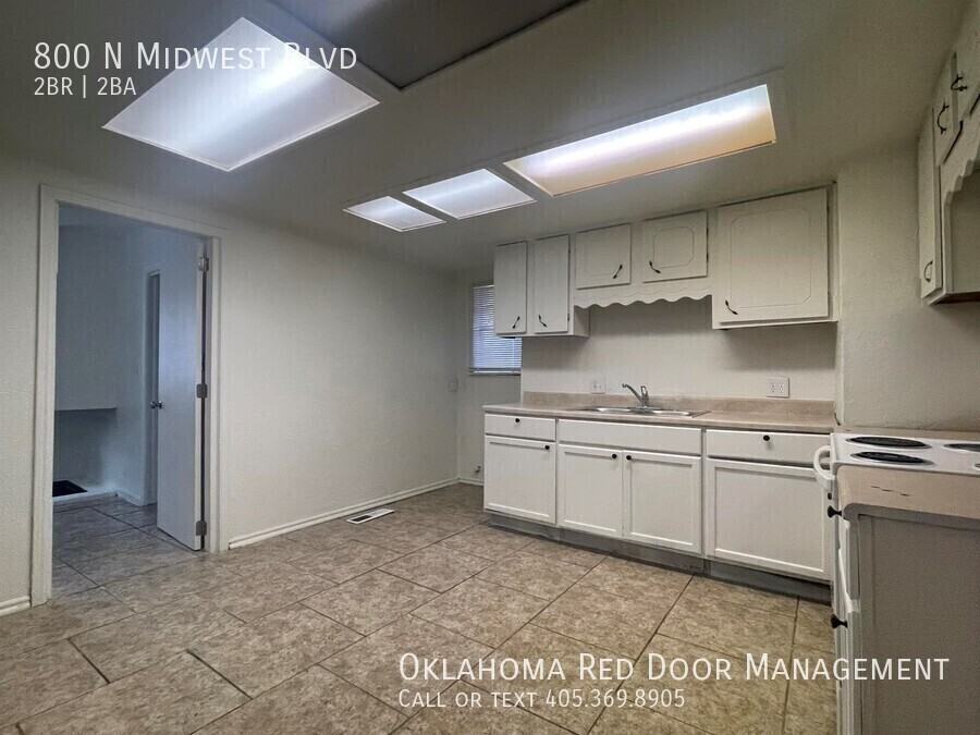 800 N Midwest Blvd - Photo 2 of 20