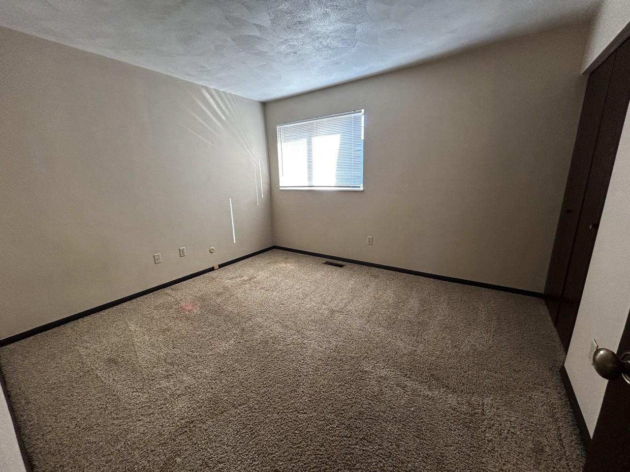 3430 West Richwoods Boulevard - Photo 2 of 17