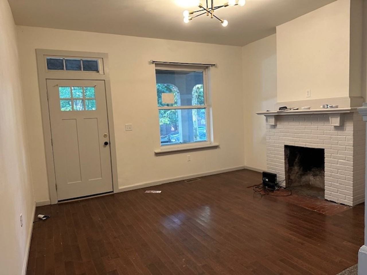 2117 Green St - Photo 2 of 15