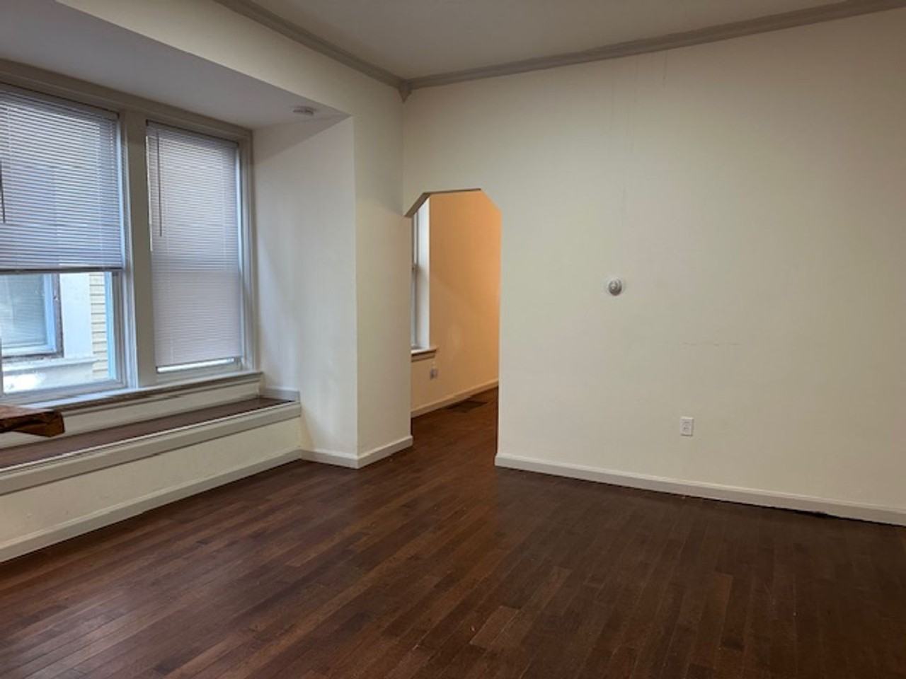2117 Green St - Photo 4 of 15