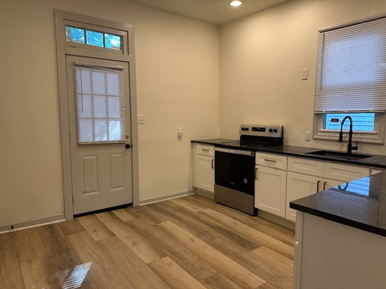 2117 Green St - Photo 6 of 15