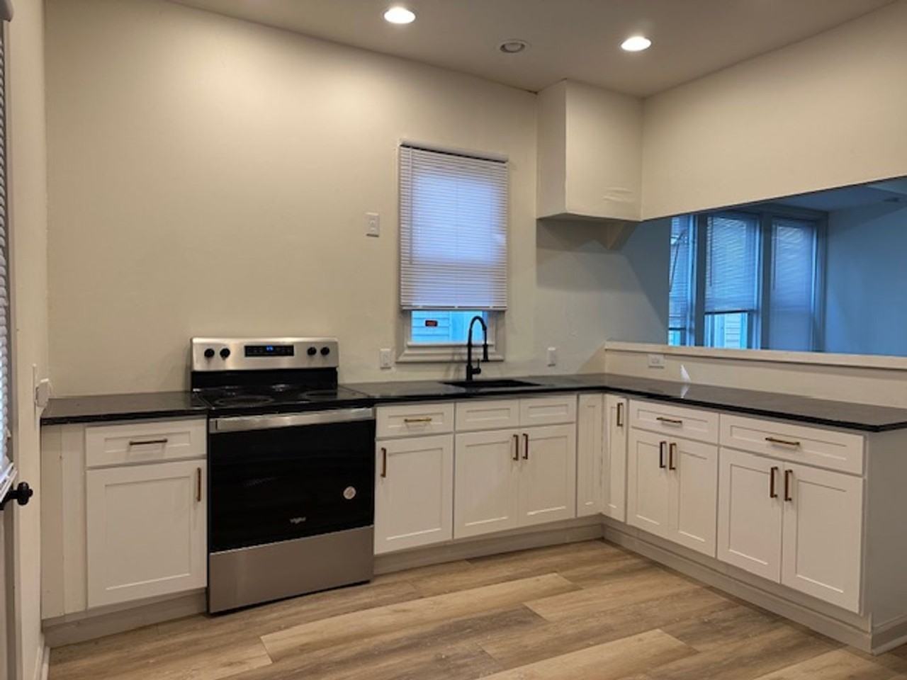 2117 Green St - Photo 7 of 15