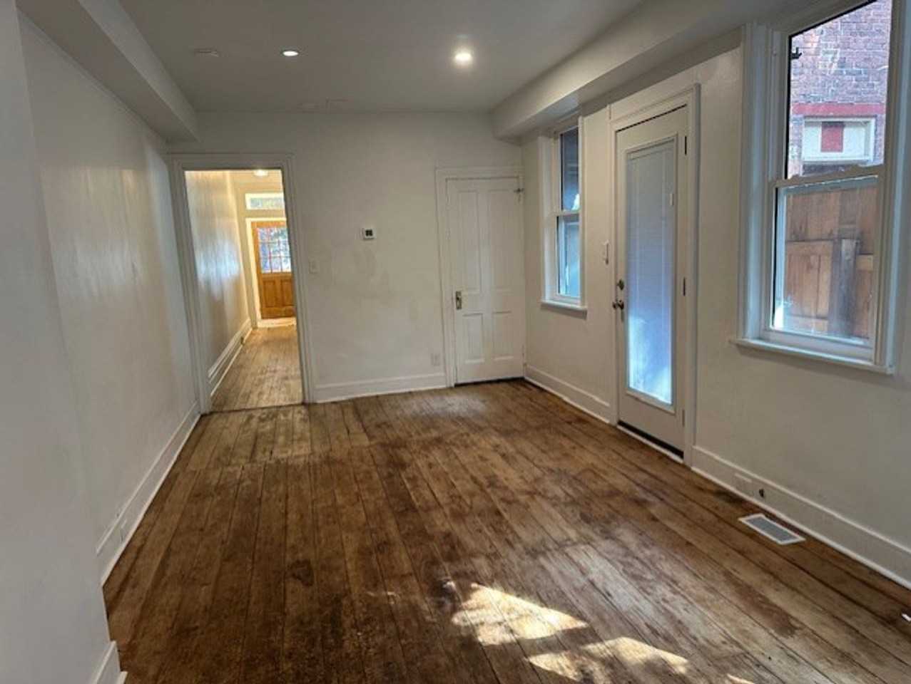 259 Boas St - Photo 4 of 19