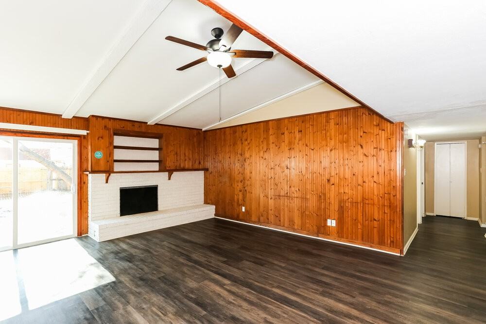2105 Burrows Trl - Photo 3 of 15