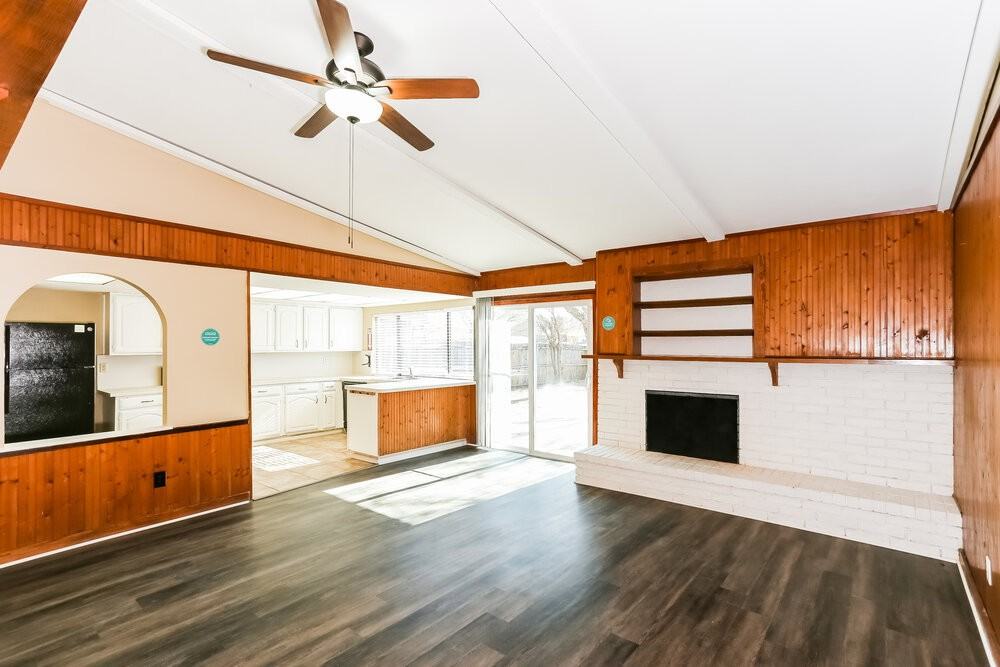 2105 Burrows Trl - Photo 4 of 15