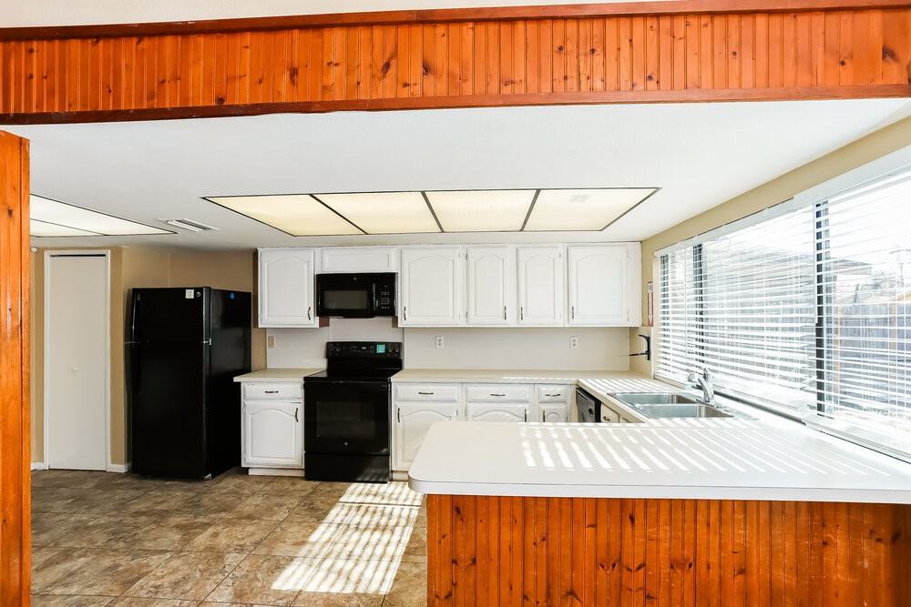 2105 Burrows Trl - Photo 5 of 15
