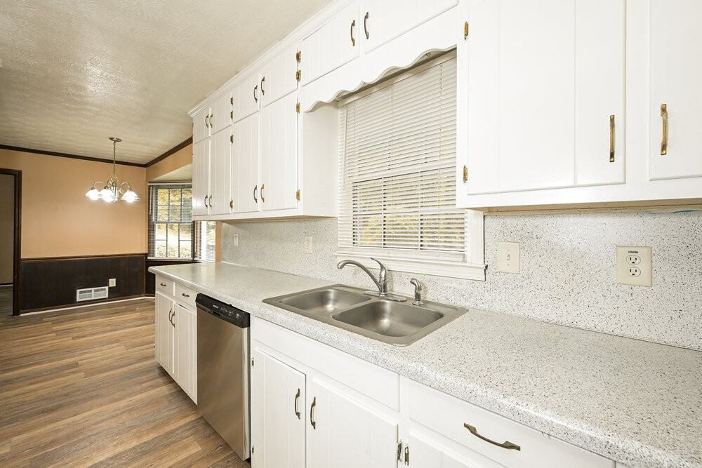 4434 Luxembourg Dr - Photo 7 of 18