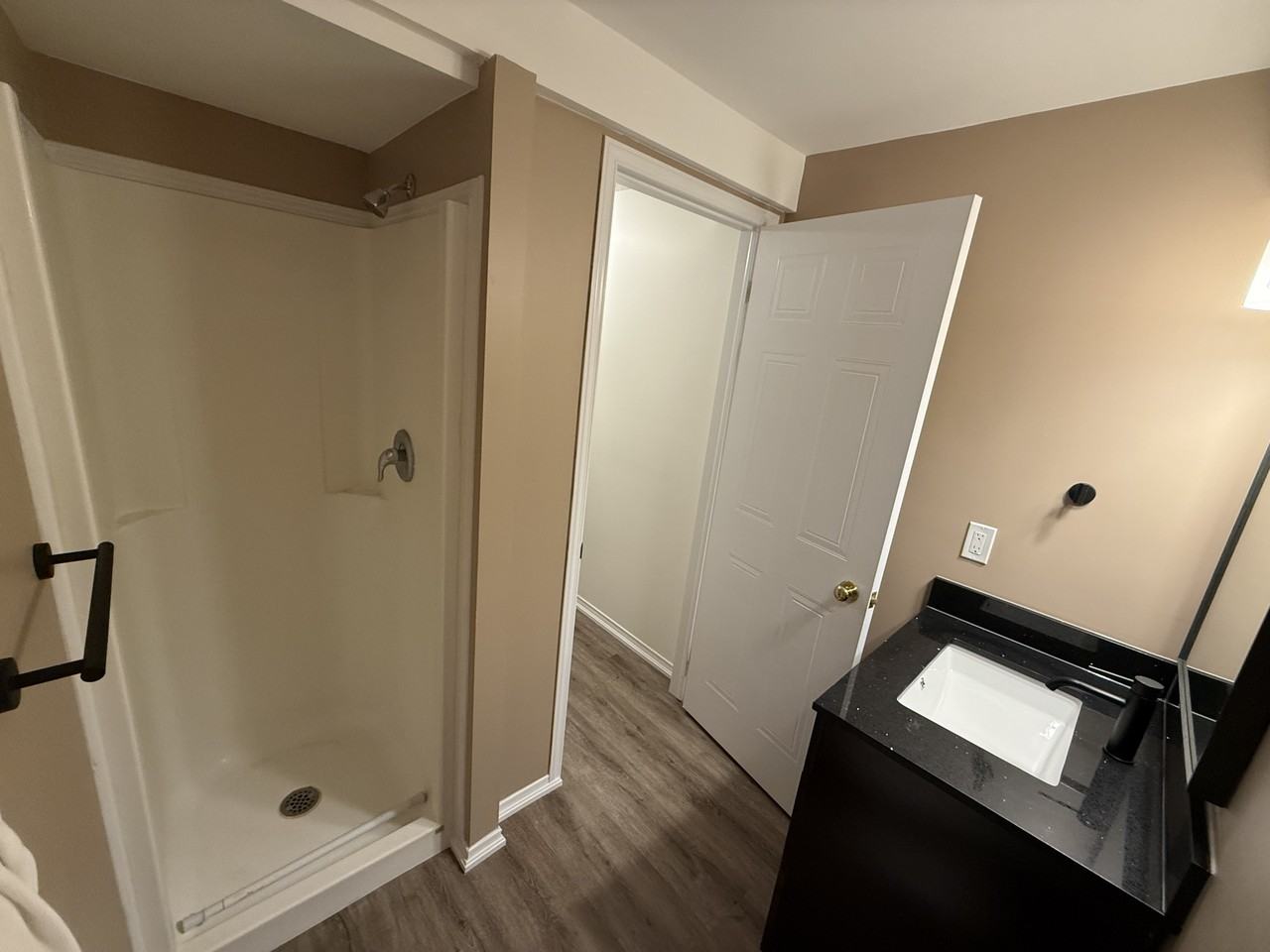 1055 Gordon St - Photo 4 of 16