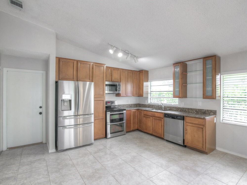1505 Cougar Ct - Photo 4 of 13