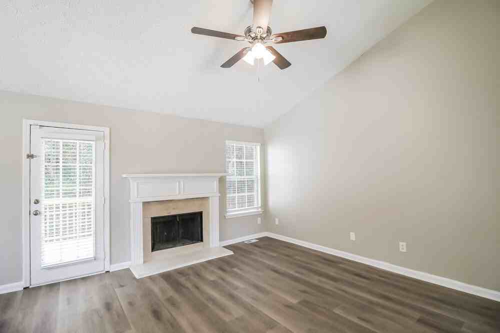 7460 Royale Ct - Photo 5 of 17
