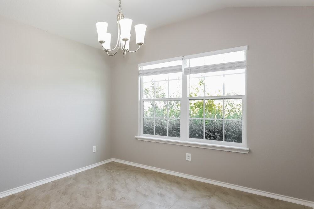 1711 Emerald Edge - Photo 4 of 10