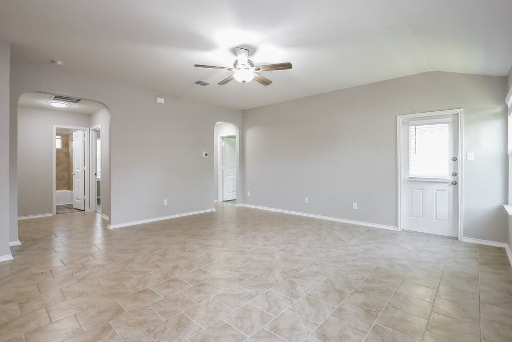 1711 Emerald Edge - Photo 7 of 10
