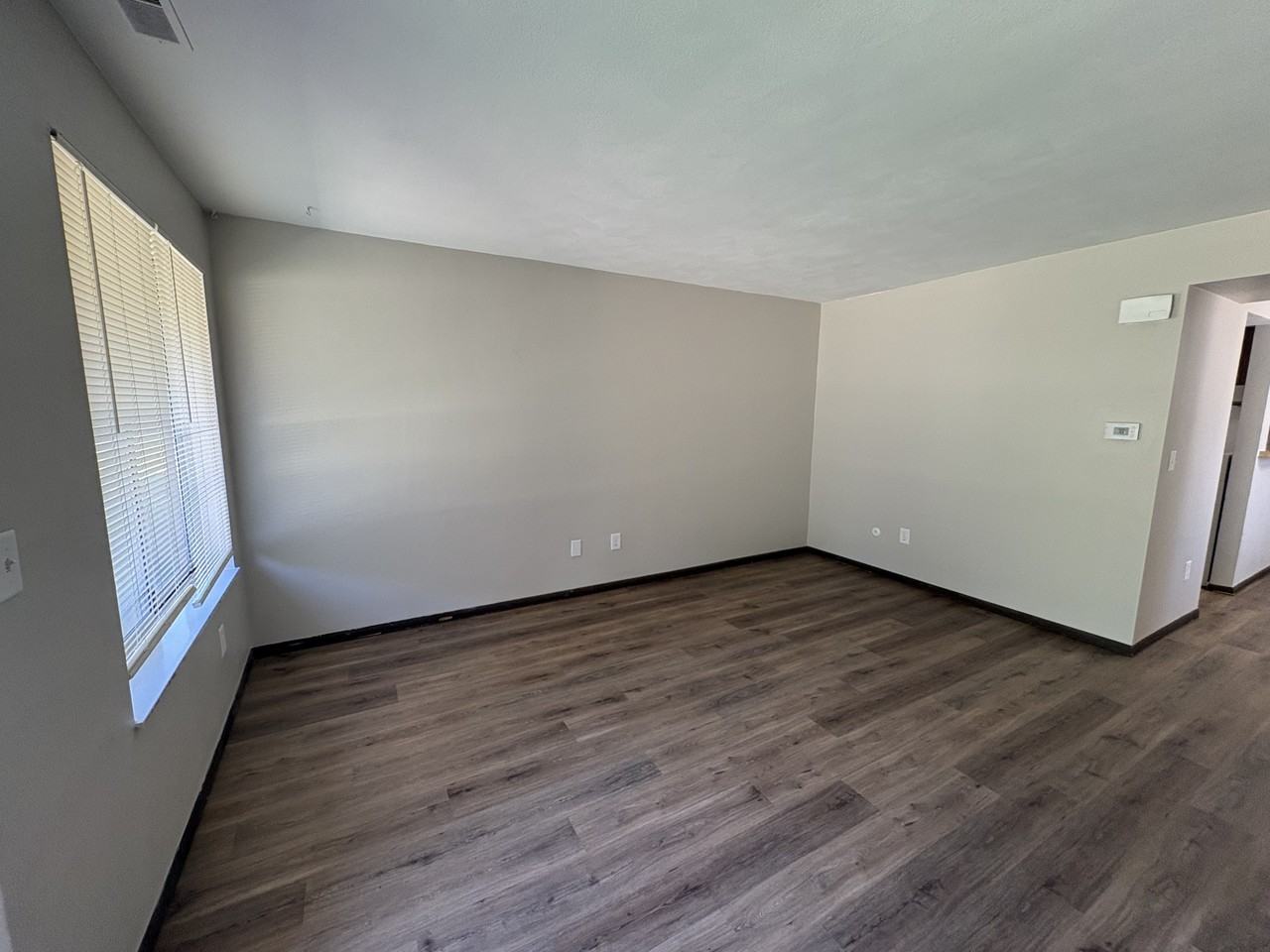 3430 West Richwoods Boulevard - Photo 3 of 17