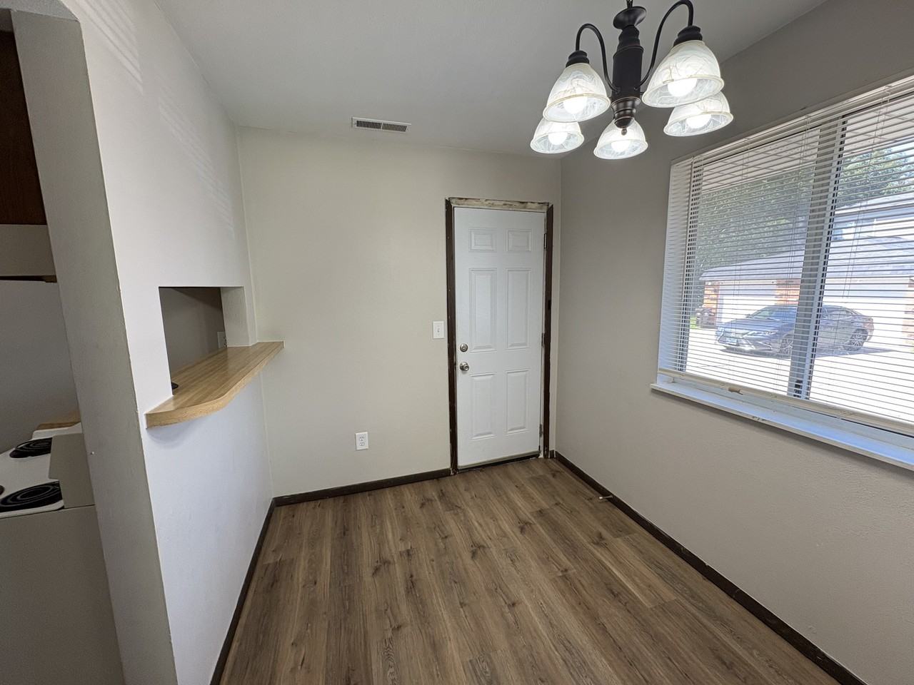 3430 West Richwoods Boulevard - Photo 5 of 17