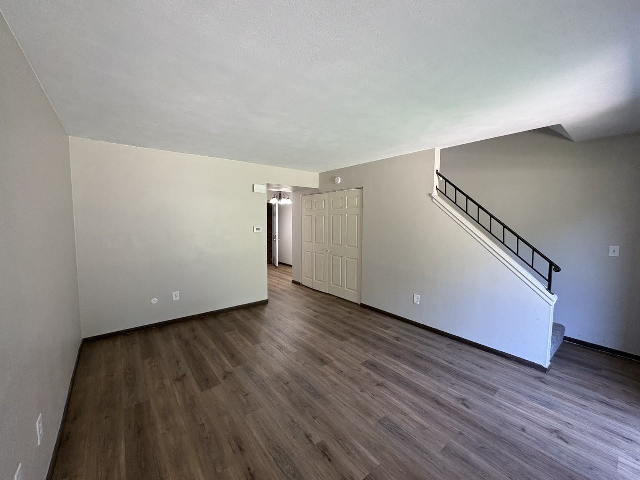 3430 West Richwoods Boulevard - Photo 7 of 17
