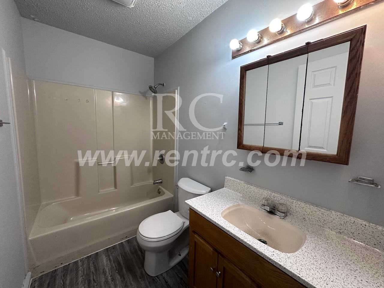 517 W English St #W - Photo 4 of 18