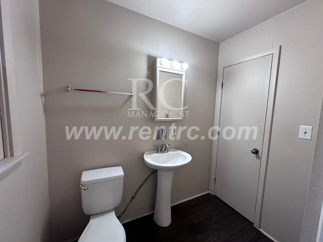 802 Bryan Ave Apt G - Photo 5 of 11
