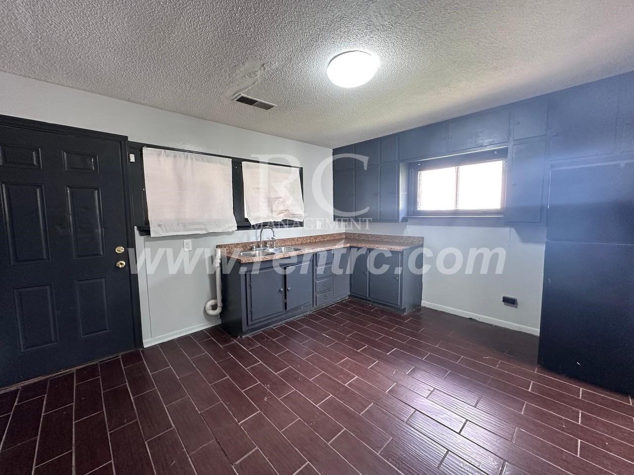 1406 N Grant St - Photo 2 of 17