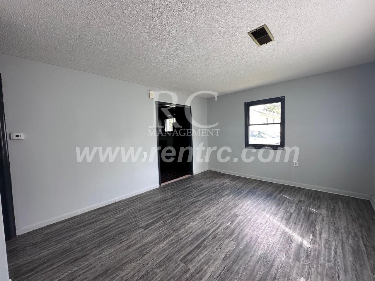 1406 N Grant St - Photo 6 of 17