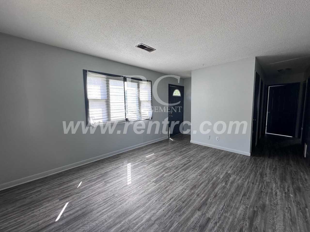1406 N Grant St - Photo 7 of 17