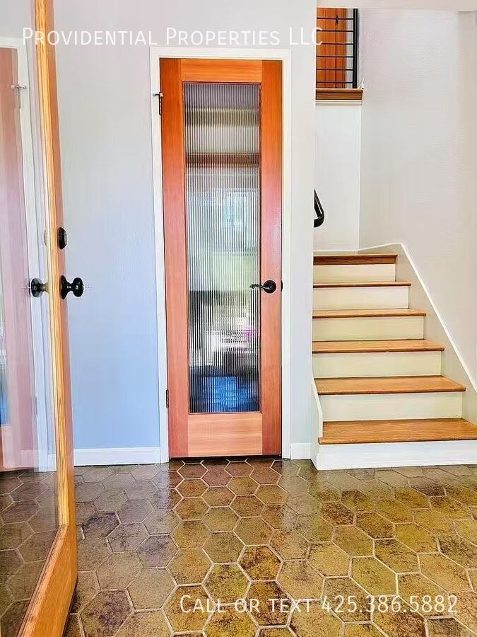 3047 W Lake Sammamish Pkwy Ne - Photo 3 of 32