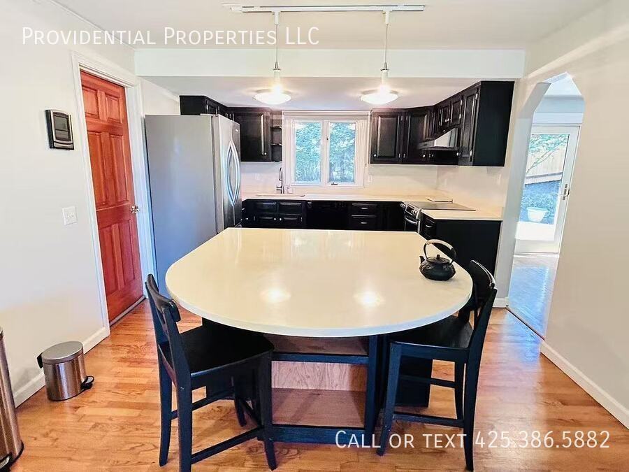 3047 W Lake Sammamish Pkwy Ne - Photo 4 of 32