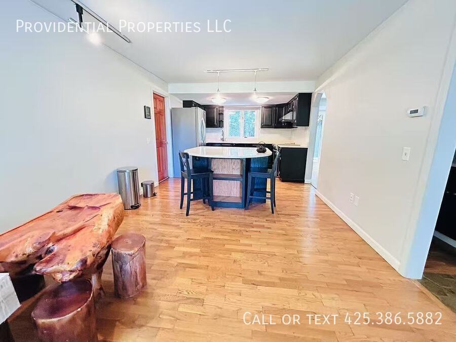 3047 W Lake Sammamish Pkwy Ne - Photo 5 of 32