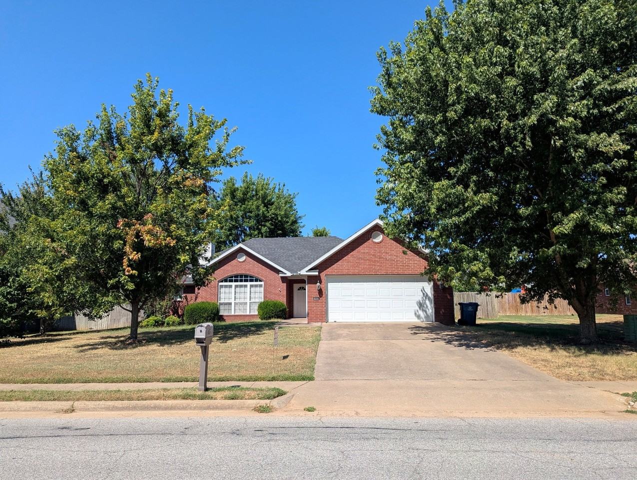 702 Tunbridge Dr - Photo 2 of 26