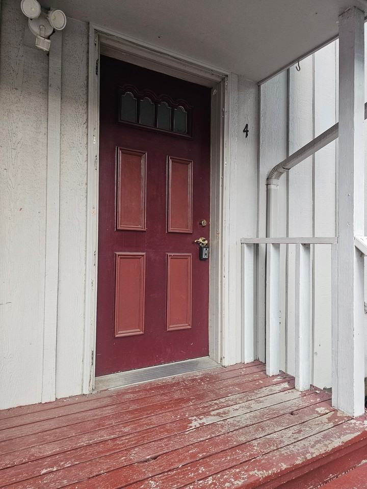 138 N Agency St #4 - Photo 2 of 11
