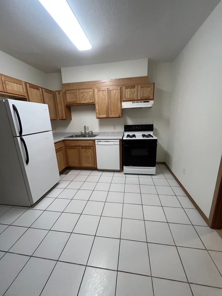 8442 239th St E #3 - Photo 3 of 13