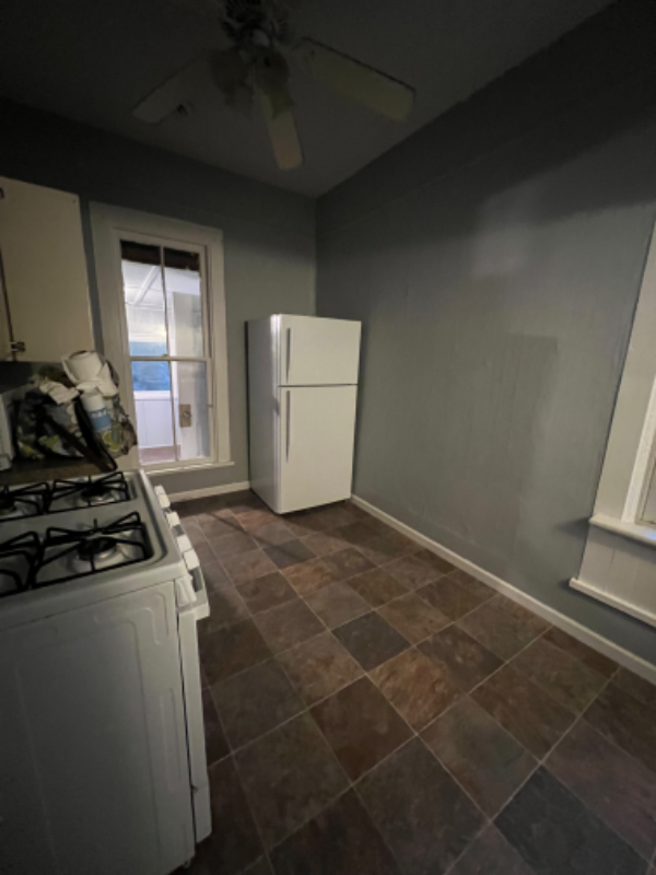 418 1/2 Washington St - Photo 5 of 22