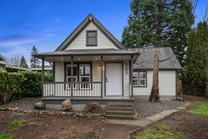 207 Avenue G - Photo 2 of 26