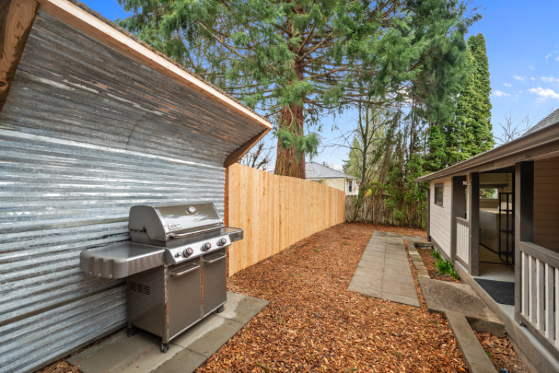207 Avenue G - Photo 6 of 26