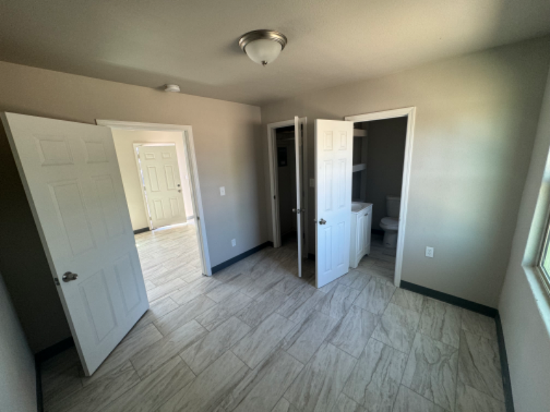 301 W 44th St #2 - Photo 4 of 6