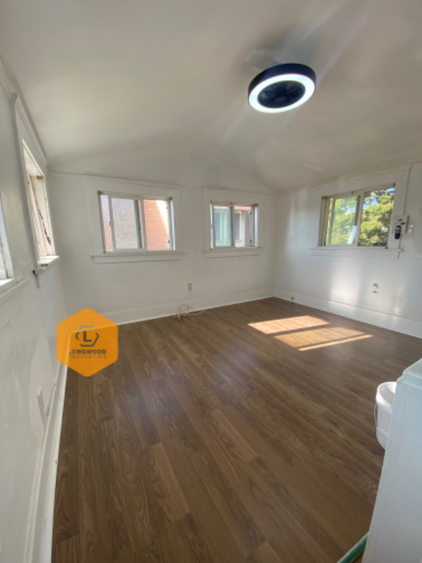 816 Daisy Ave #1 - Photo 3 of 11