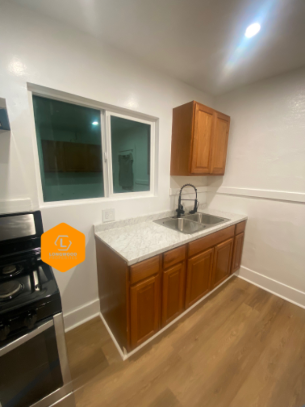816 Daisy Ave #1 - Photo 6 of 11