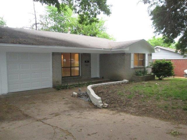 1613 Woodcrest Dr - Photo 2 of 13