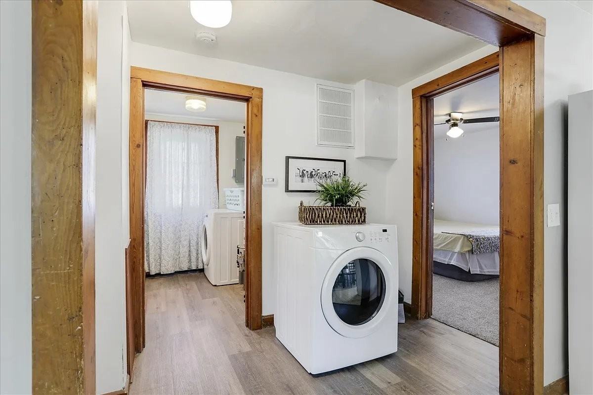 403 S Vine St - Photo 4 of 20