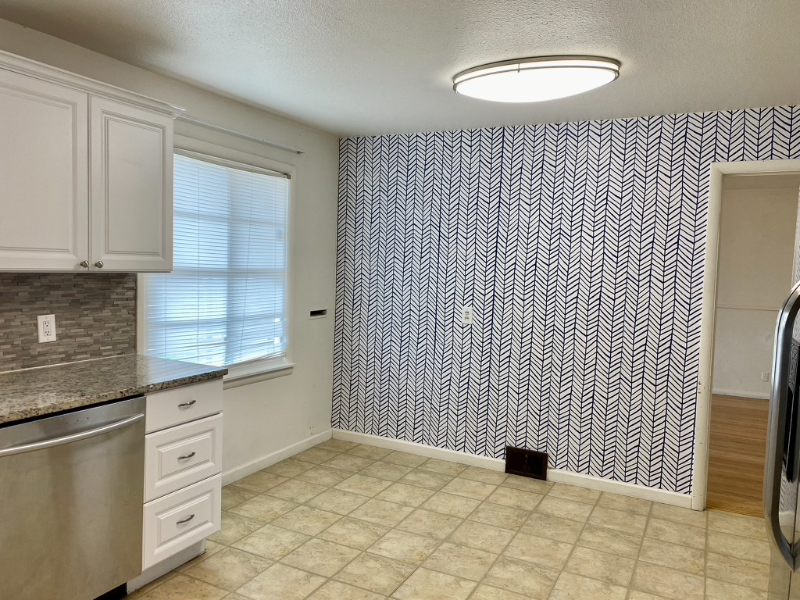 706 W 4th Ave - Photo 5 of 28