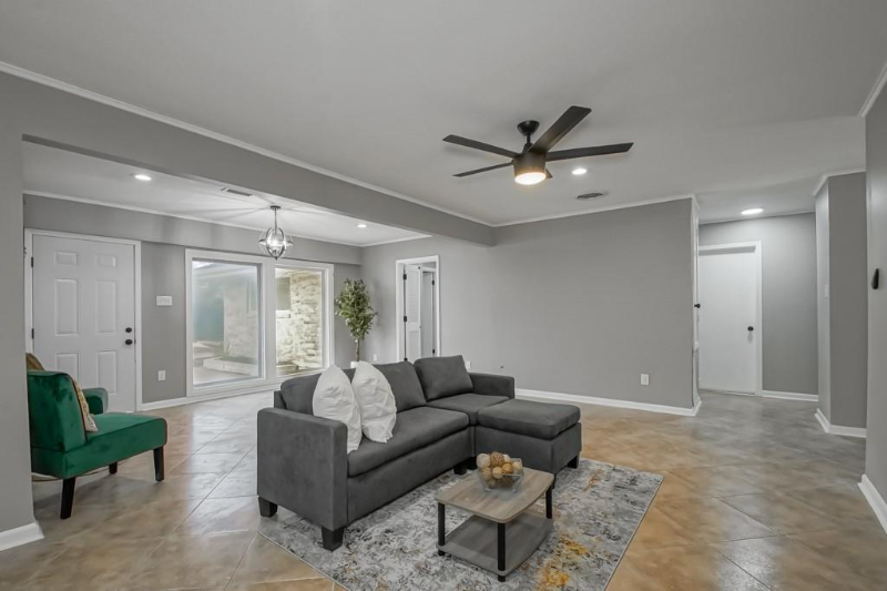2664 Danbury Dr - Photo 4 of 22